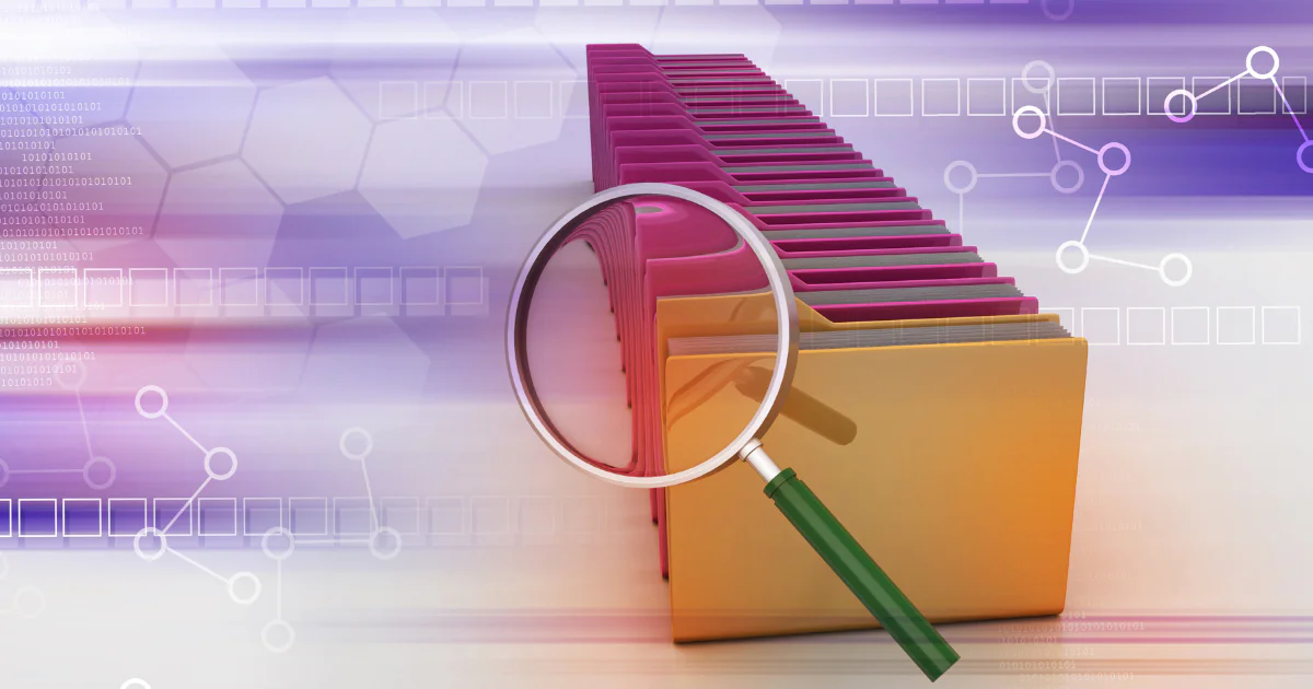 lupa apontada para arquivos remetendo a transparência e acesso à informação