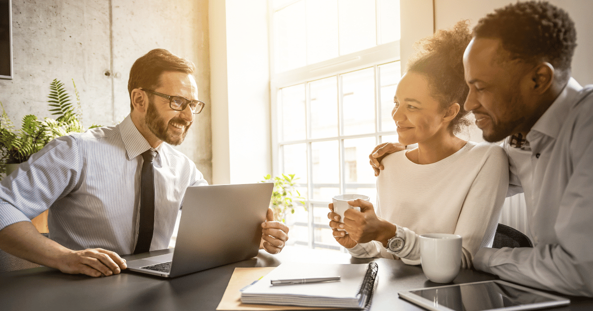 Ouvidorias de Excelência na Saúde - beneficiários escolhendo o plano de saúde