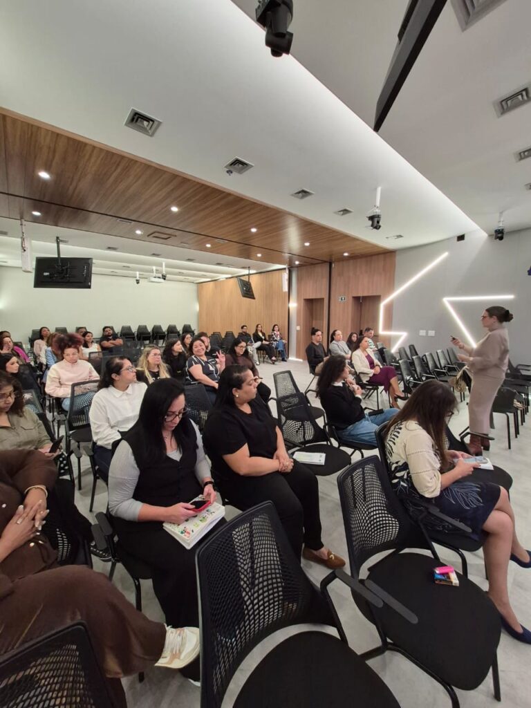 Treinamento presencial da OMD em auditório